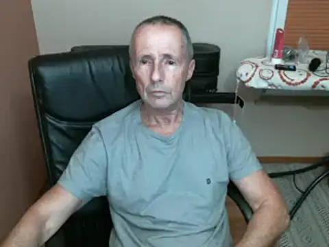 Snapshot of olibrius71 chatting on 01.19.25 olibrius71 online show from 01.19.25