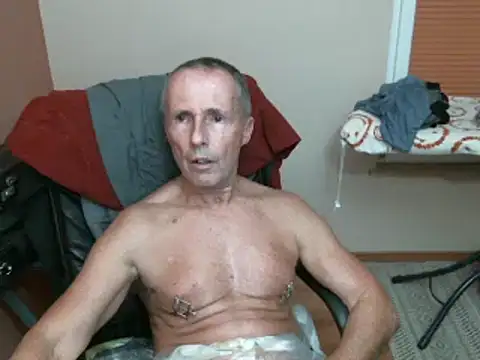 Snapshot of olibrius71 chatting on 01.28.25 olibrius71 online show from 01.28.25