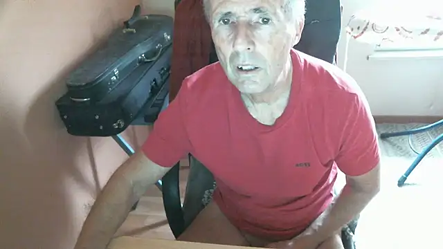 Snapshot of olibrius71 chatting on 02.17.25 olibrius71 online show from 02.17.25