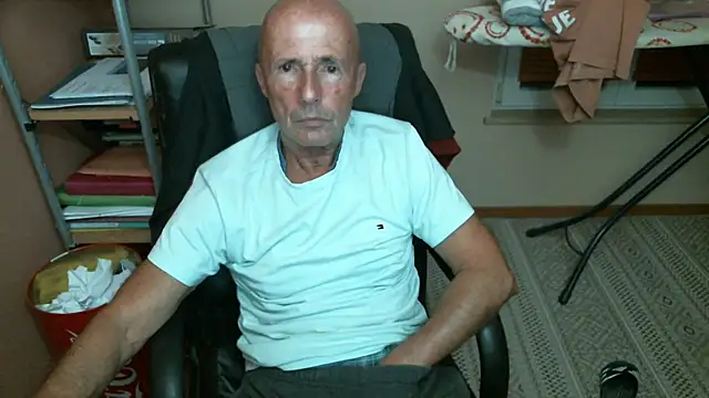 Snapshot of olibrius71 chatting on 11.08.25 olibrius71 online show from 11.08.25