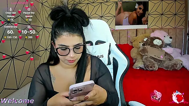 Snapshot of vane_lopez_ chatting on 09.23.25 vane lopez online show from 09.23.25