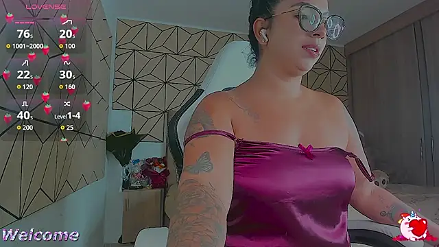 Snapshot of vane_lopez_ chatting on 10.08.25 vane lopez online show from 10.08.25