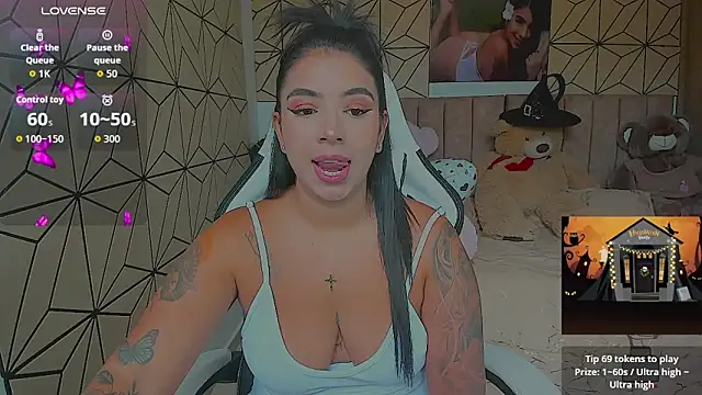 Snapshot of vane_lopez_ chatting on 10.18.25 vane lopez online show from 10.18.25