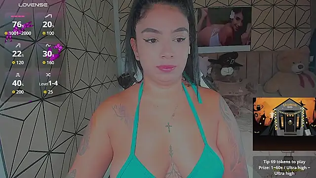 Snapshot of vane_lopez_ chatting on 10.22.25 vane lopez online show from 10.22.25