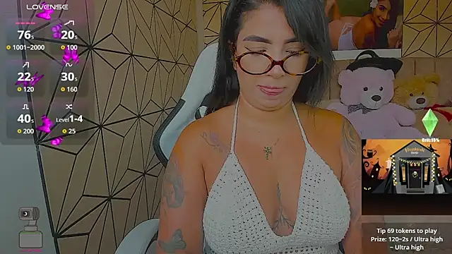 Snapshot of vane_lopez_ chatting on 10.25.25 vane lopez online show from 10.25.25