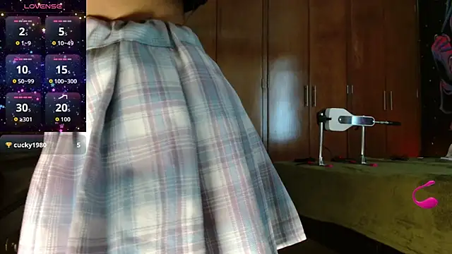 Snapshot of MINI_Petite chatting on 10.16.25 MINI Petite online show from 10.16.25