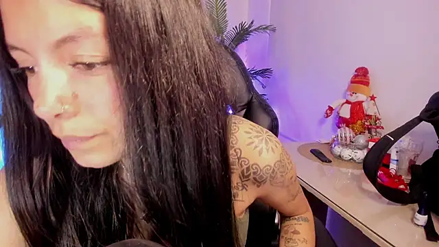 Meghan320 online show from 12.13.24