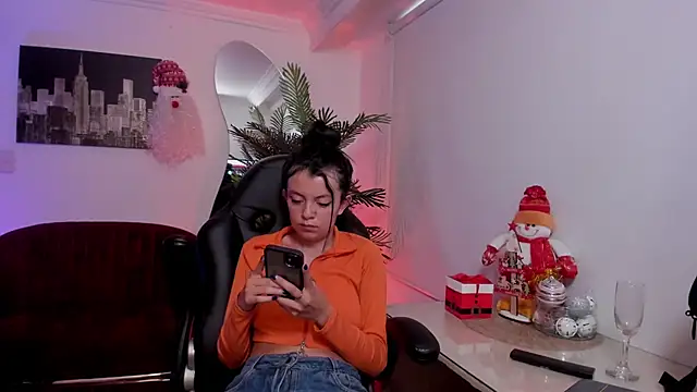 Meghan320 online show from 12.31.24