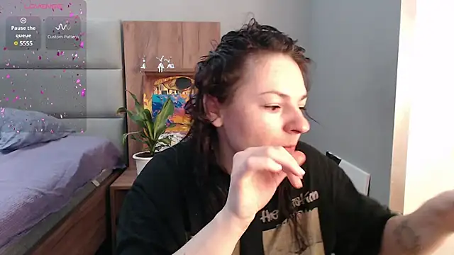 Stacy Davice online show from 02.06.25