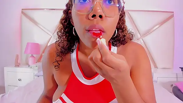 Aisharhodes00 online show from 10.28.25