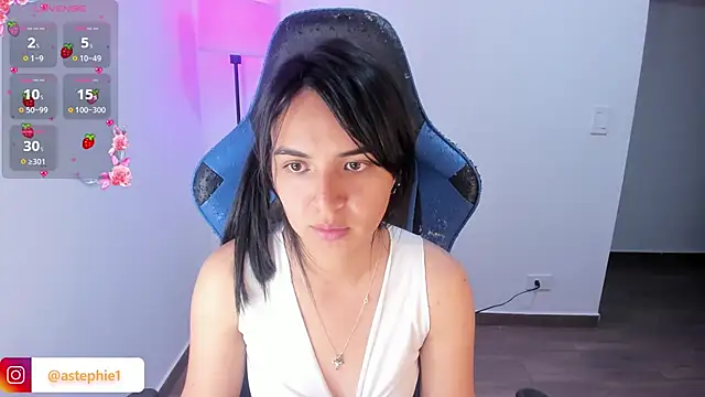 Miss Nicole online show from 11.14.25