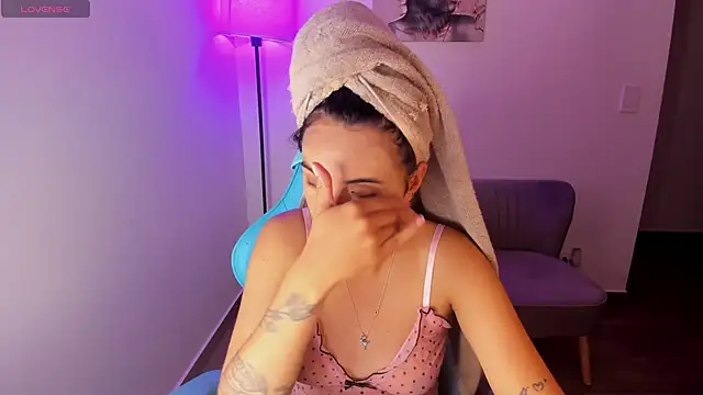 Miss Nicole online show from 04.25.26