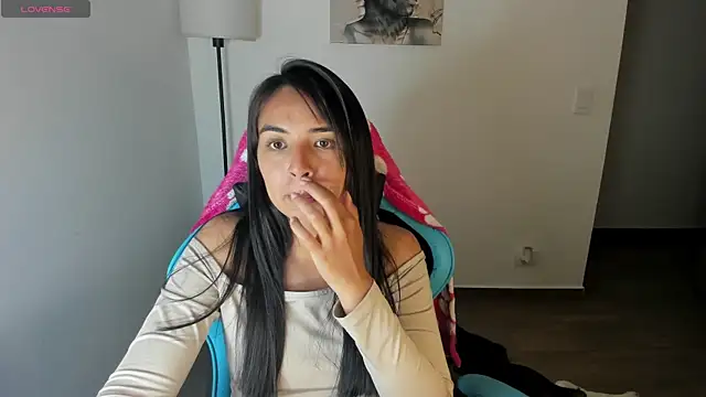 Snapshot of Miss_Nicole chatting on 05.27.26 Miss Nicole online show from 05.27.26