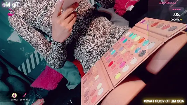 Snapshot of CharlotteBigCock chatting on 11.05.25 CharlotteBigCock online show from 11.05.25