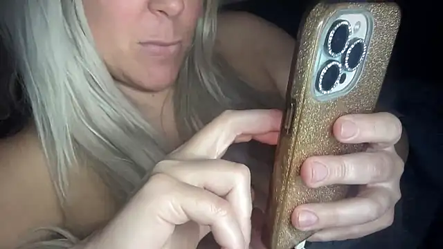 Snapshot of Bustyblondebabe32 chatting on 01.13.25 Bustyblondebabe32 online show from 01.13.25