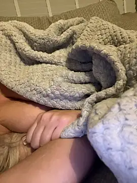 Snapshot of Bustyblondebabe32 chatting on 03.05.25 Bustyblondebabe32 online show from 03.05.25