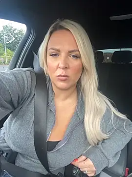 Snapshot of Bustyblondebabe32 chatting on 09.10.25 Bustyblondebabe32 online show from 09.10.25