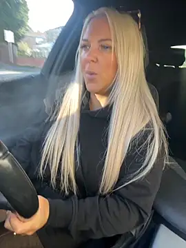 Snapshot of Bustyblondebabe32 chatting on 09.29.25 Bustyblondebabe32 online show from 09.29.25