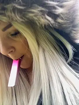 Snapshot of Bustyblondebabe32 chatting on 10.30.25 Bustyblondebabe32 online show from 10.30.25