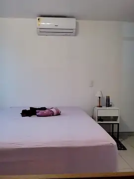 Snapshot of luizamello1234 chatting on 12.21.25 luizamello1234 online show from 12.21.25