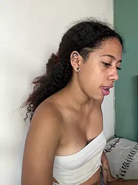 Snapshot of Miley_and_Vash chatting on 12.27.24 Miley and Vash online show from 12.27.24