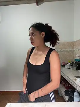 Snapshot of Miley_and_Vash chatting on 01.05.25 Miley and Vash online show from 01.05.25