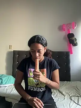 Snapshot of Miley_and_Vash chatting on 01.11.25 Miley and Vash online show from 01.11.25