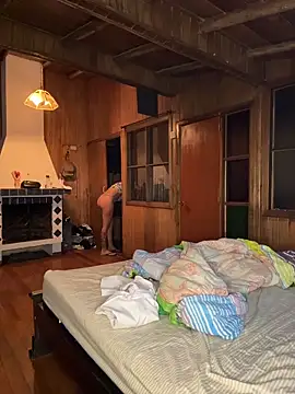 Snapshot of Miley_and_Vash chatting on 11.20.25 Miley and Vash online show from 11.20.25