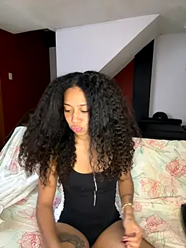 Snapshot of Miley_and_Vash chatting on 12.05.25 Miley and Vash online show from 12.05.25