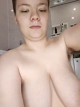 Snapshot of GoldMelissa chatting on 10.10.25 GoldMelissa online show from 10.10.25