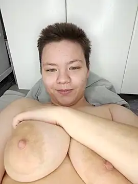 Snapshot of GoldMelissa chatting on 11.07.25 GoldMelissa online show from 11.07.25