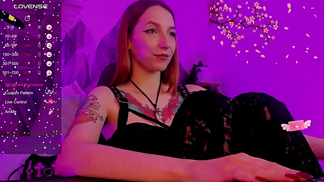 PrettyReckess online show from 12.10.24