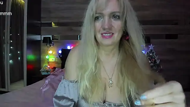 Snapshot of TrueFoxyyy chatting on 01.01.25 TrueFoxyyy online show from 01.01.25