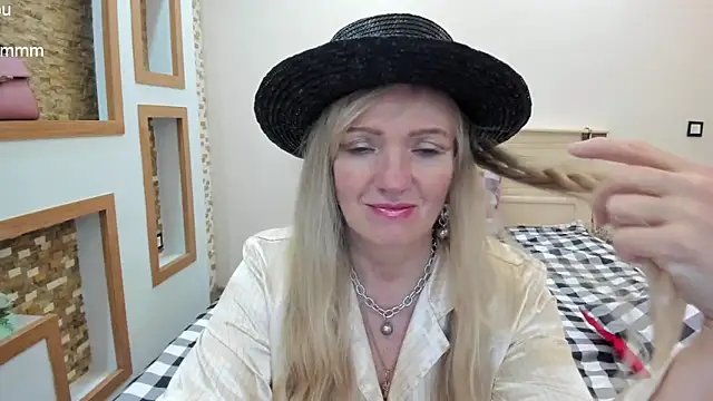 Snapshot of TrueFoxyyy chatting on 03.05.25 TrueFoxyyy online show from 03.05.25