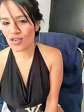 Snapshot of zhayra_rose chatting on 12.14.24 zhayra rose online show from 12.14.24