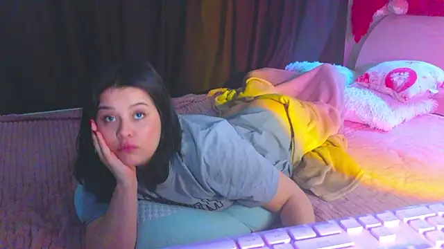 Snapshot of Malika_uAngel chatting on 02.15.26 Malika uAngel online show from 02.15.26