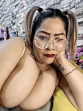 Dalessa Bigtits online show from 04.16.26