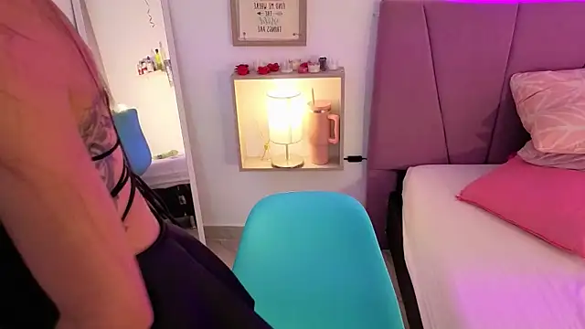 PIA STONE online show from 02.03.26