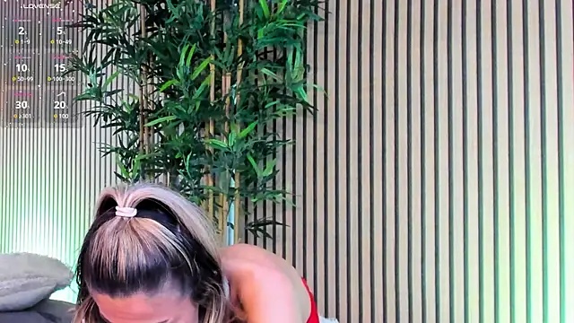 Snapshot of Avril_Cyrus chatting on 03.20.25 Avril Cyrus online show from 03.20.25