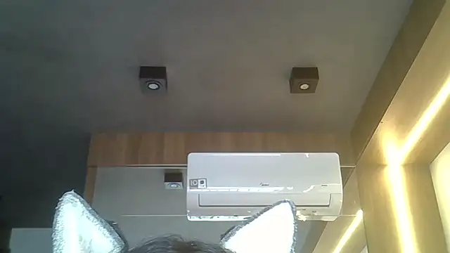 Skinny-Kitten online show from 10.13.25