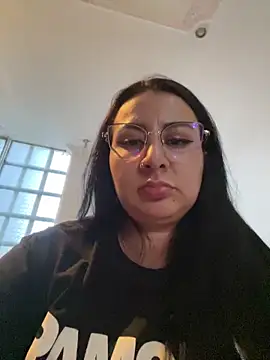 Abril Luv online show from 01.27.25