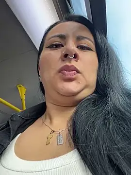 Abril Luv online show from 02.18.25