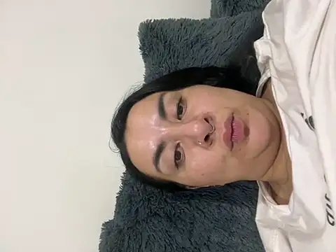 Abril Luv online show from 02.20.25