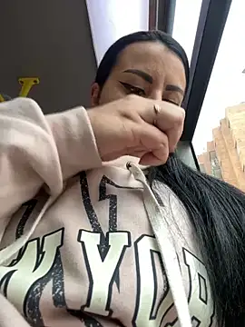 Abril Luv online show from 02.20.25