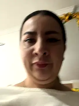 Abril Luv online show from 09.30.25