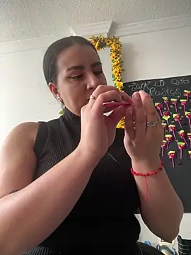 Abril Luv online show from 10.01.25