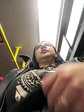 Abril Luv online show from 10.08.25