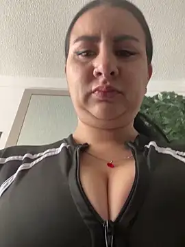 Abril Luv online show from 10.09.25