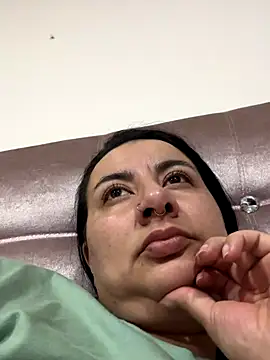 Abril Luv online show from 10.27.25