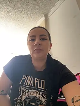 Abril Luv online show from 11.18.25